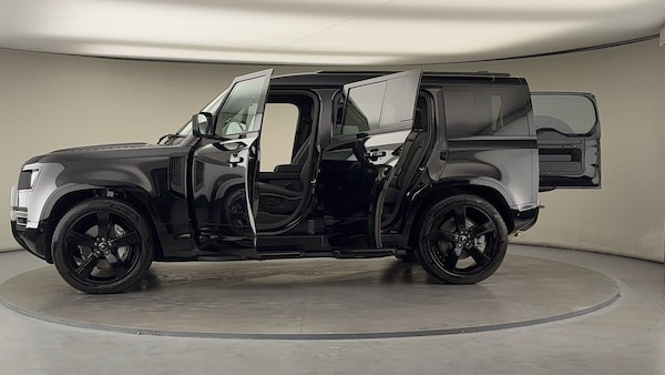 Used Land Rover Defender 110 2025 for sale - 76323908: Photo 92