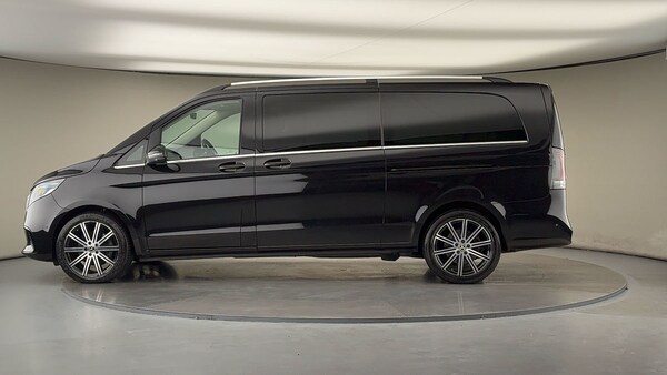 Used Mercedes-Benz V-Class 2025 for sale - 76304647: Photo 15