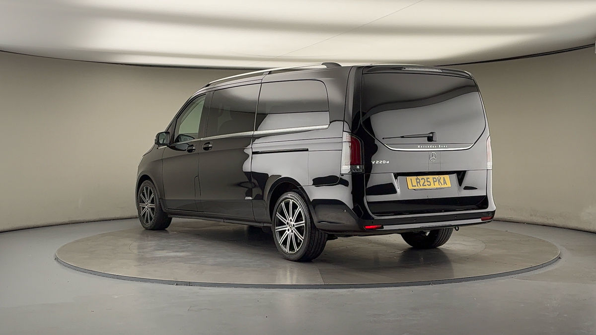 Used Mercedes-Benz V-Class 2025 for sale - 76304647: Photo 2