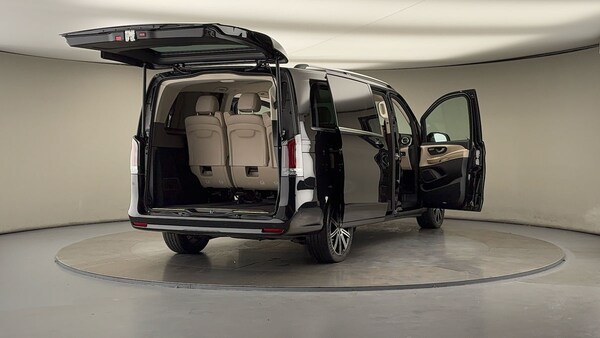 Used Mercedes-Benz V-Class 2025 for sale - 76304647: Photo 61