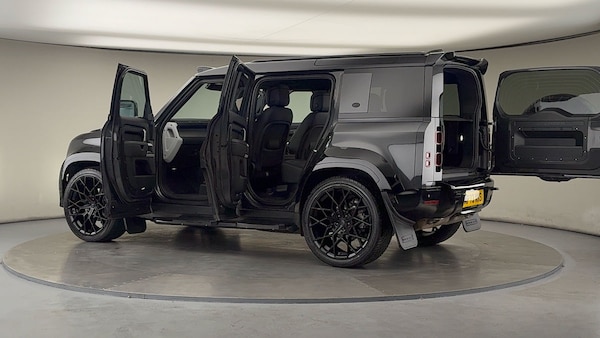 Used Land Rover Defender 110 2024 for sale - 76040279: Photo 100