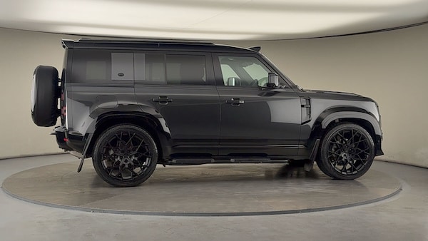 Used Land Rover Defender 110 2024 for sale - 76040279: Photo 44