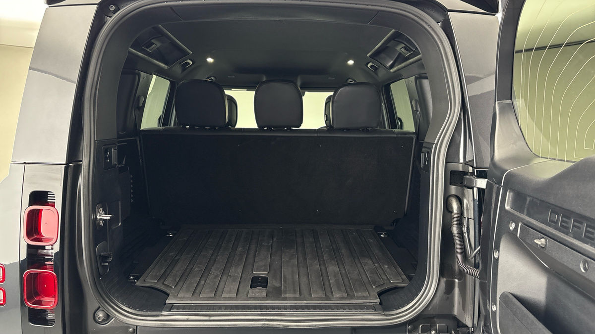 Used Land Rover Defender 110 2025 for sale - 76570843: Photo 11