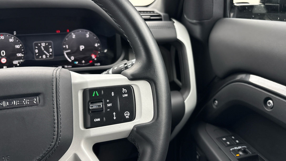 Used Land Rover Defender 110 2025 for sale - 76570843: Photo 14