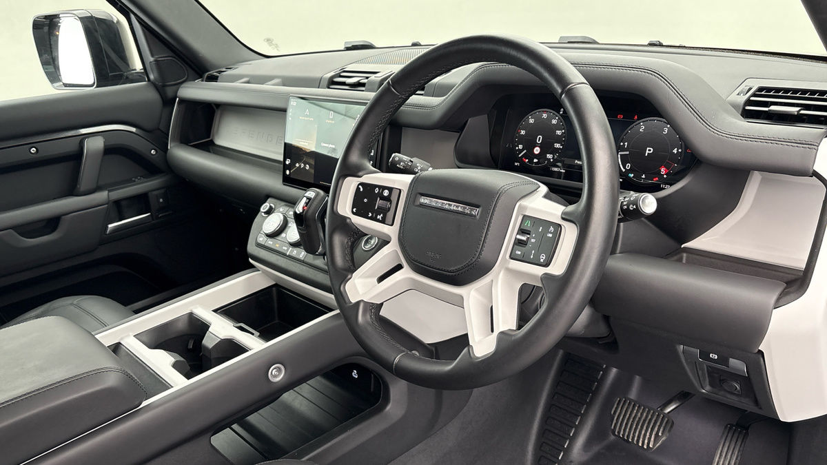 Used Land Rover Defender 110 2025 for sale - 76570843: Photo 5