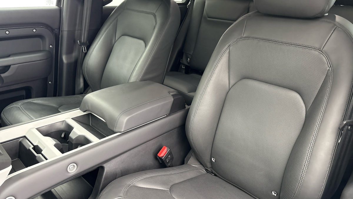 Used Land Rover Defender 110 2025 for sale - 76570843: Photo 7