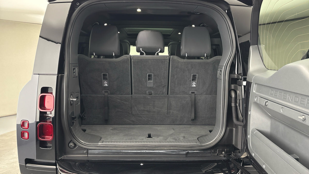Used Land Rover Defender 130 2023 for sale - 76081594: Photo 11