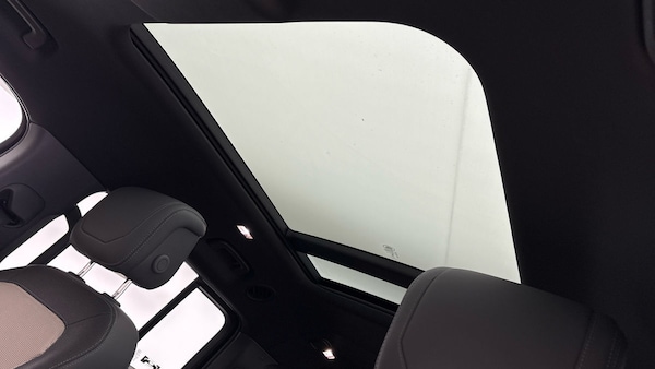 Used Land Rover Defender 130 2023 for sale - 76081594: Photo 6
