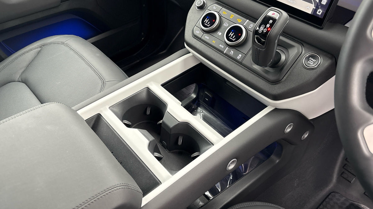 Used Land Rover Defender 90 2024 for sale - 76630370: Photo 18