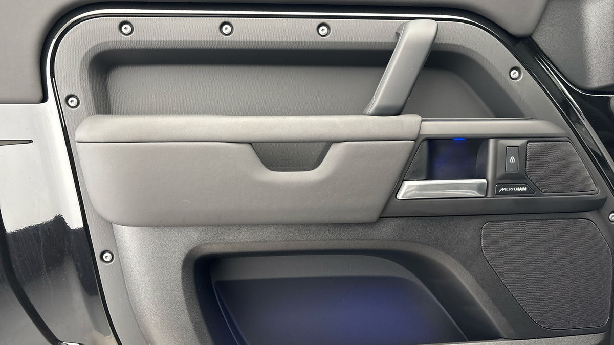 Used Land Rover Defender 90 2024 for sale - 76630370: Photo 19