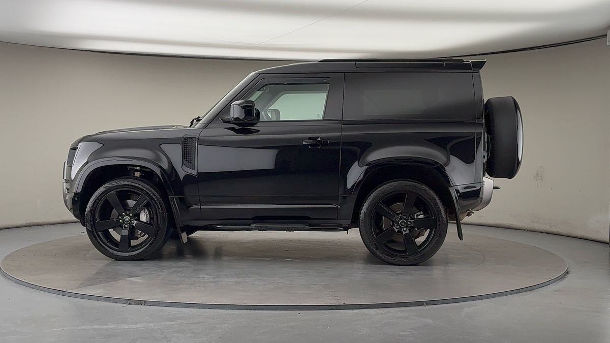 Used Land Rover Defender 90 2024 for sale - 76630370: Photo 28