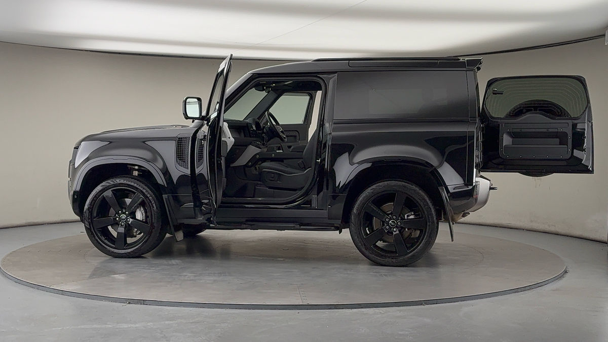 Used Land Rover Defender 90 2024 for sale - 76630370: Photo 47