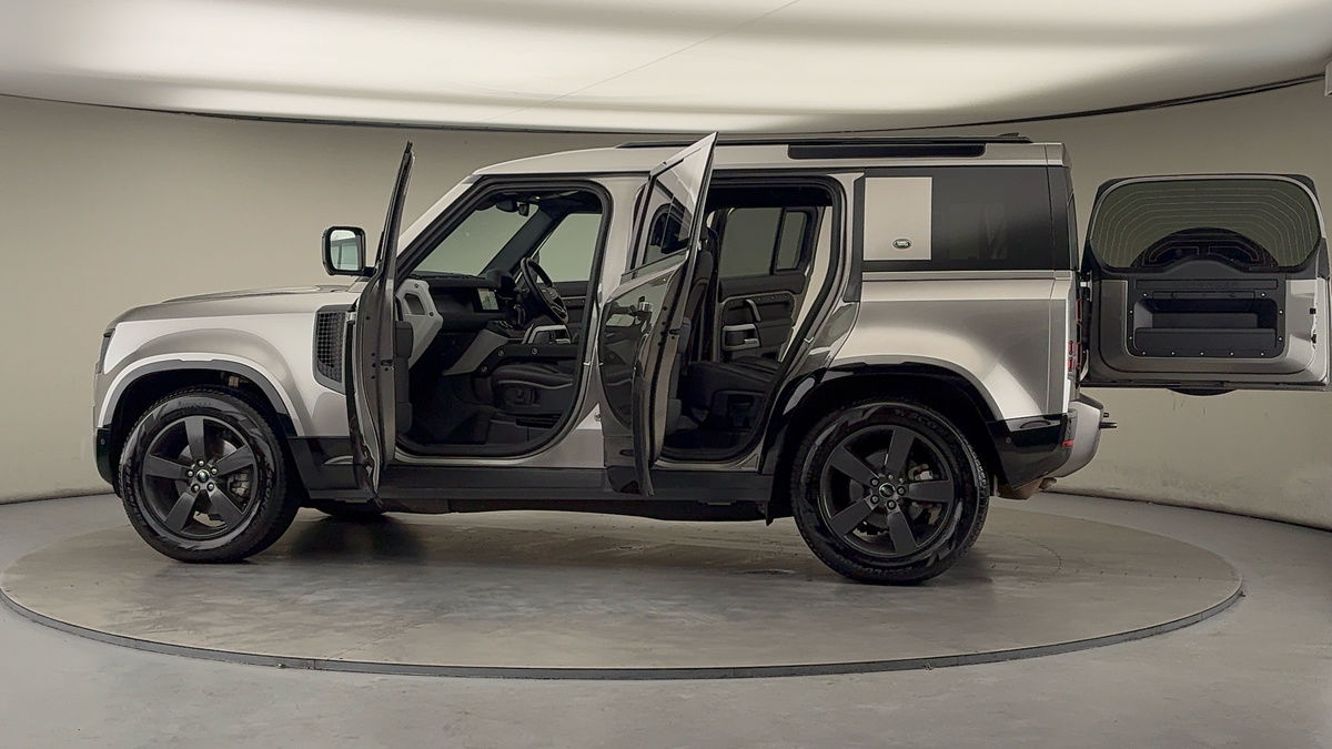 Used Land Rover Defender 110 2023 for sale - 76559618: Photo 47