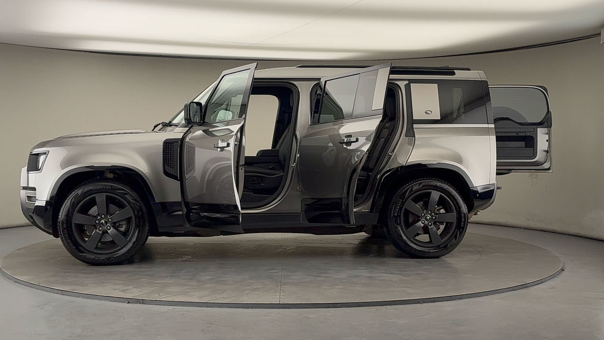 Used Land Rover Defender 110 2023 for sale - 76559618: Photo 48