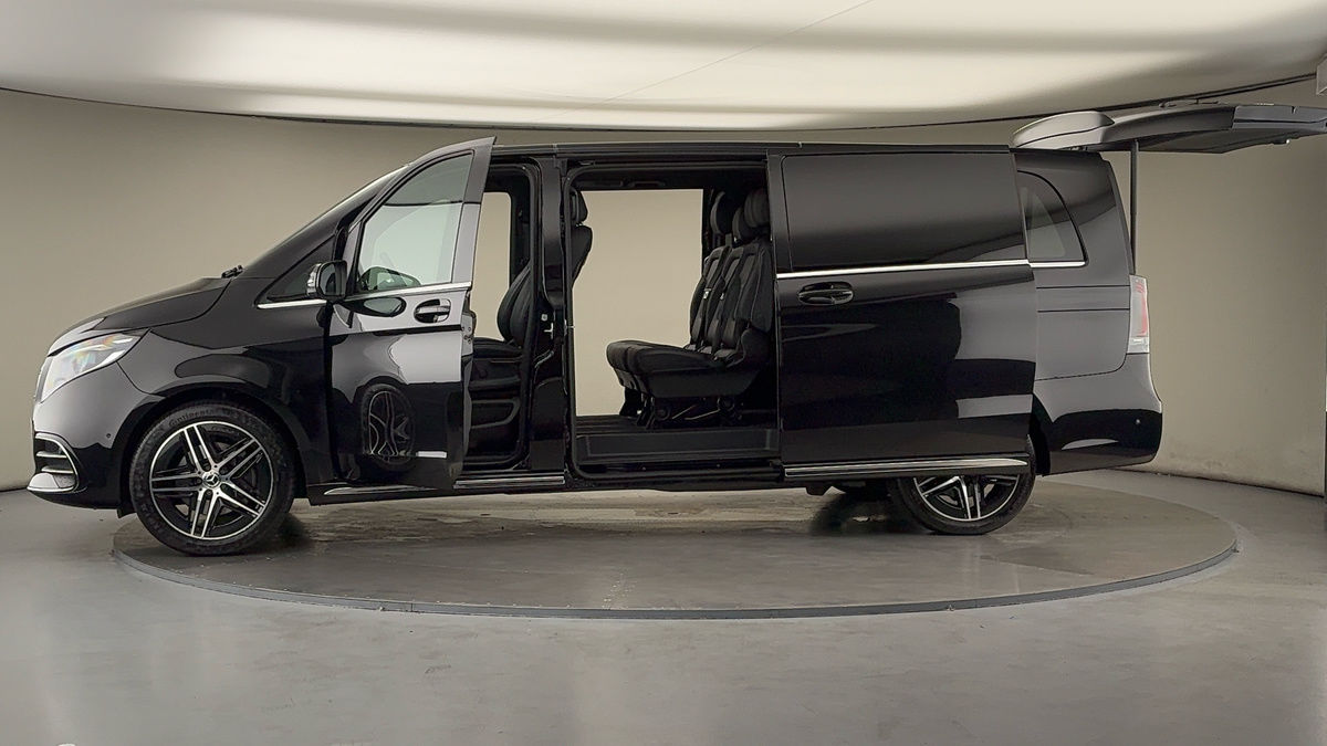 Used Mercedes-Benz V-Class 2024 for sale - 76010602: Photo 47