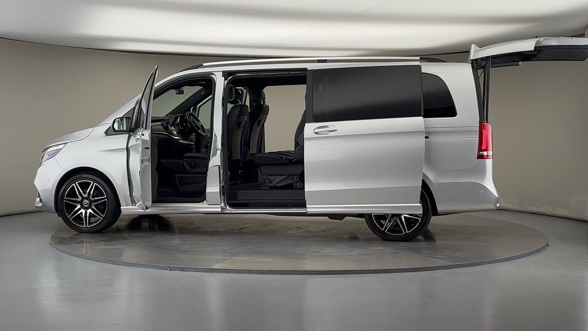 Used Mercedes-Benz V-Class 2023 for sale - 75924509: Photo 46