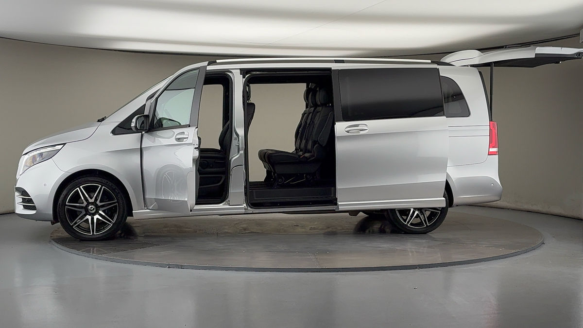 Used Mercedes-Benz V-Class 2023 for sale - 75924509: Photo 47