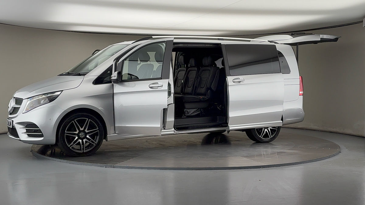 Used Mercedes-Benz V-Class 2023 for sale - 75924509: Photo 48