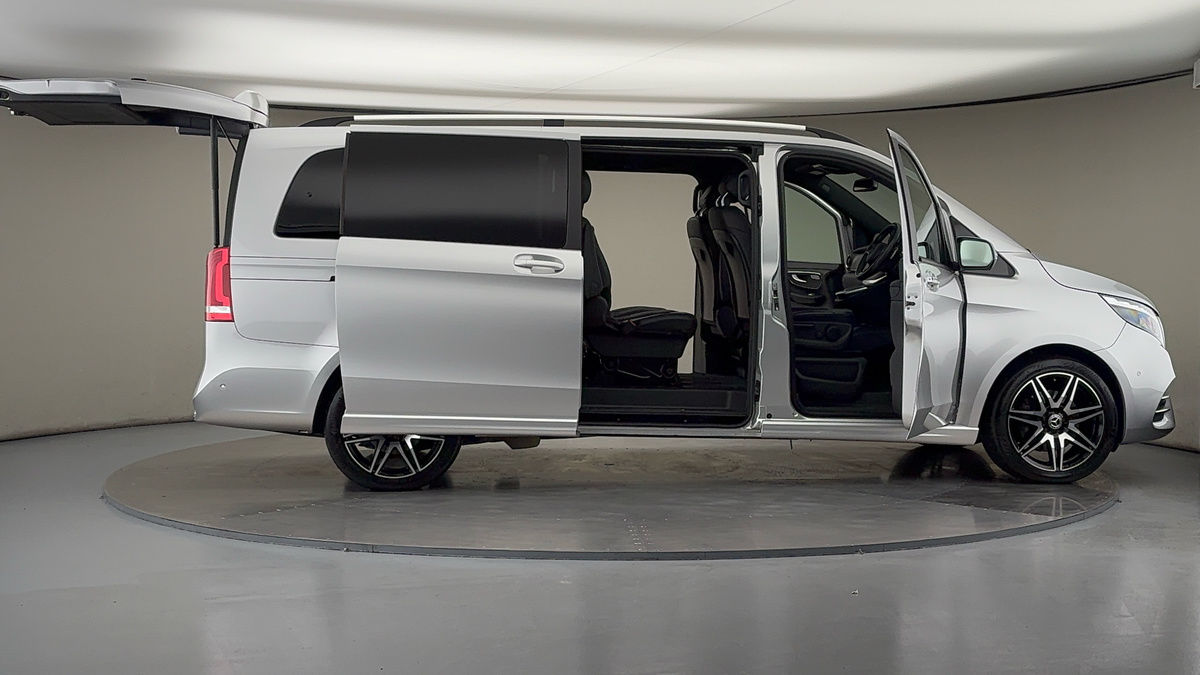 Used Mercedes-Benz V-Class 2023 for sale - 75924509: Photo 56