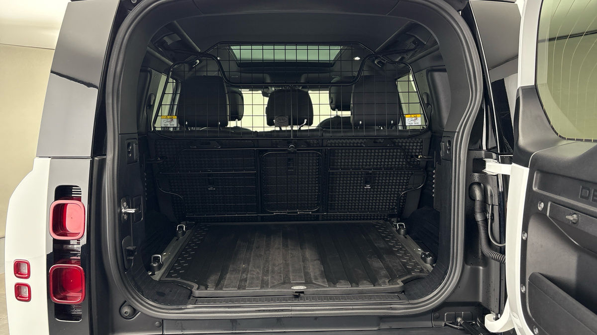 Used Land Rover Defender 110 2021 for sale - 75924515: Photo 11