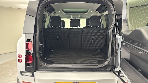 Used Land Rover Defender 110 2024 for sale - 75999285: Photo 11