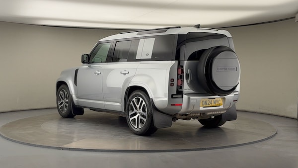Used Land Rover Defender 110 2024 for sale - 75999285: Photo 2