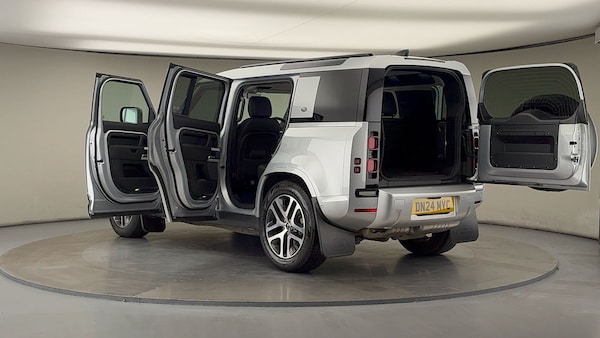 Used Land Rover Defender 110 2024 for sale - 75999285: Photo 43