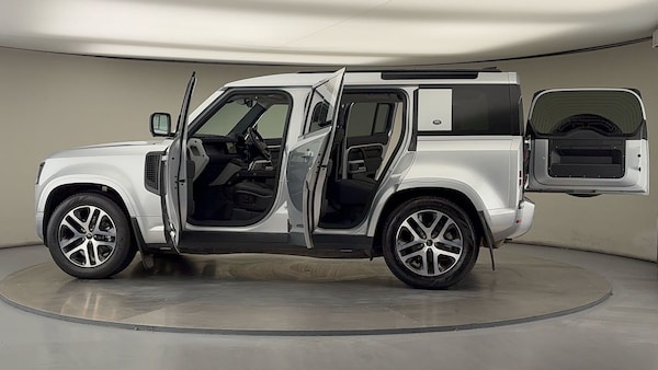 Used Land Rover Defender 110 2024 for sale - 75999285: Photo 46