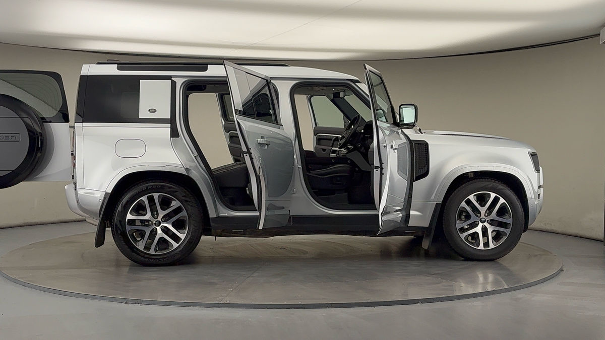 Used Land Rover Defender 110 2024 for sale - 75999285: Photo 56