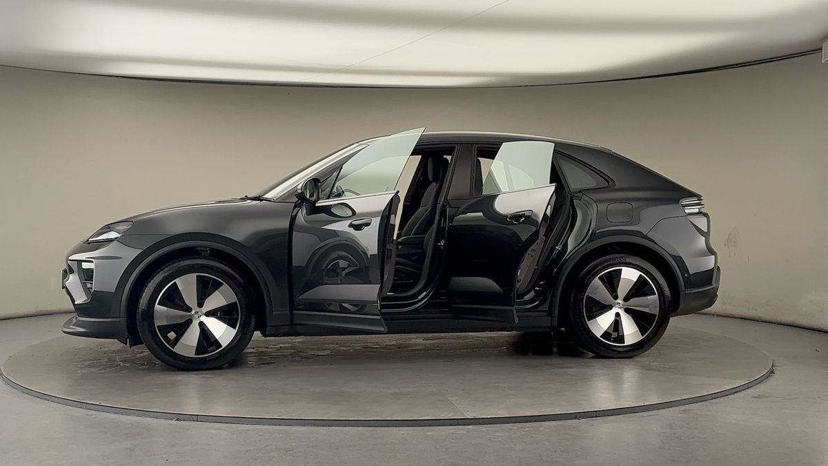 Used Porsche Macan 2025 for sale - 77494465: Photo 47