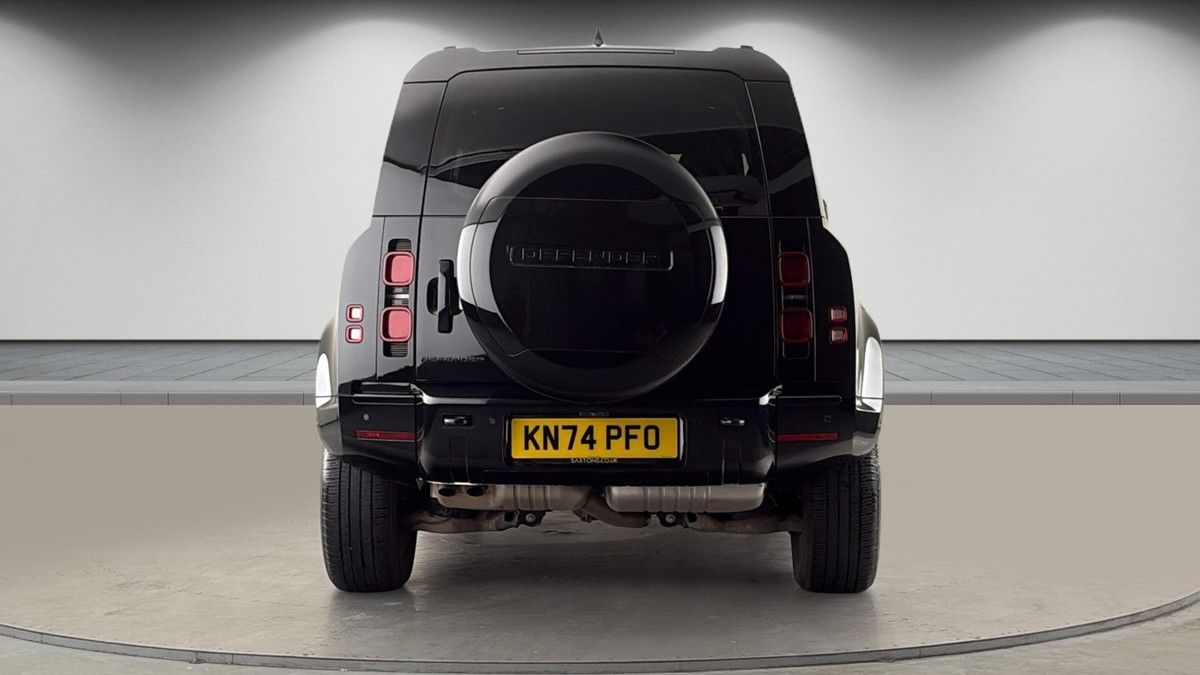 Used Land Rover Defender 110 2024 for sale - 77921053: Photo