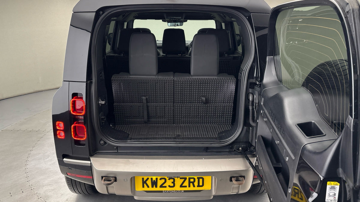 Used Land Rover Defender 110 2023 for sale - 77342459: Photo 11