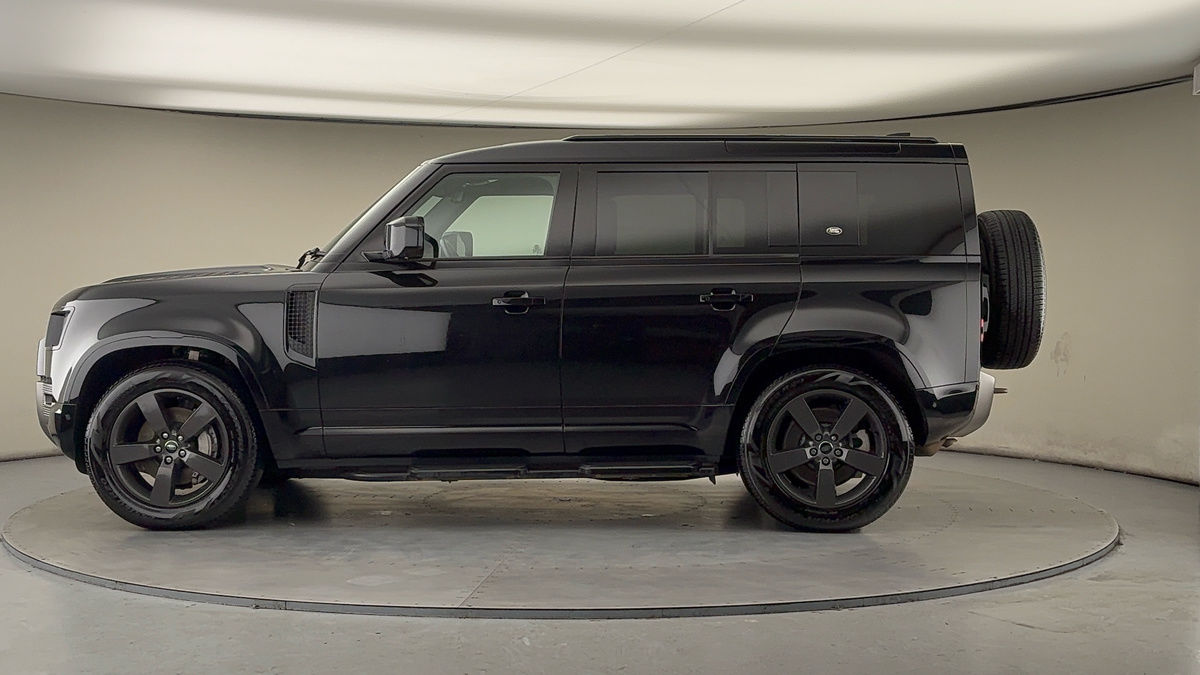 Used Land Rover Defender 110 2023 for sale - 77342459: Photo 15