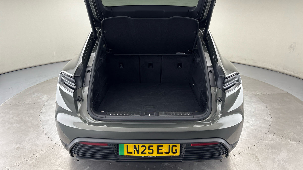 Used Porsche Macan 2025 for sale - 77065498: Photo 11