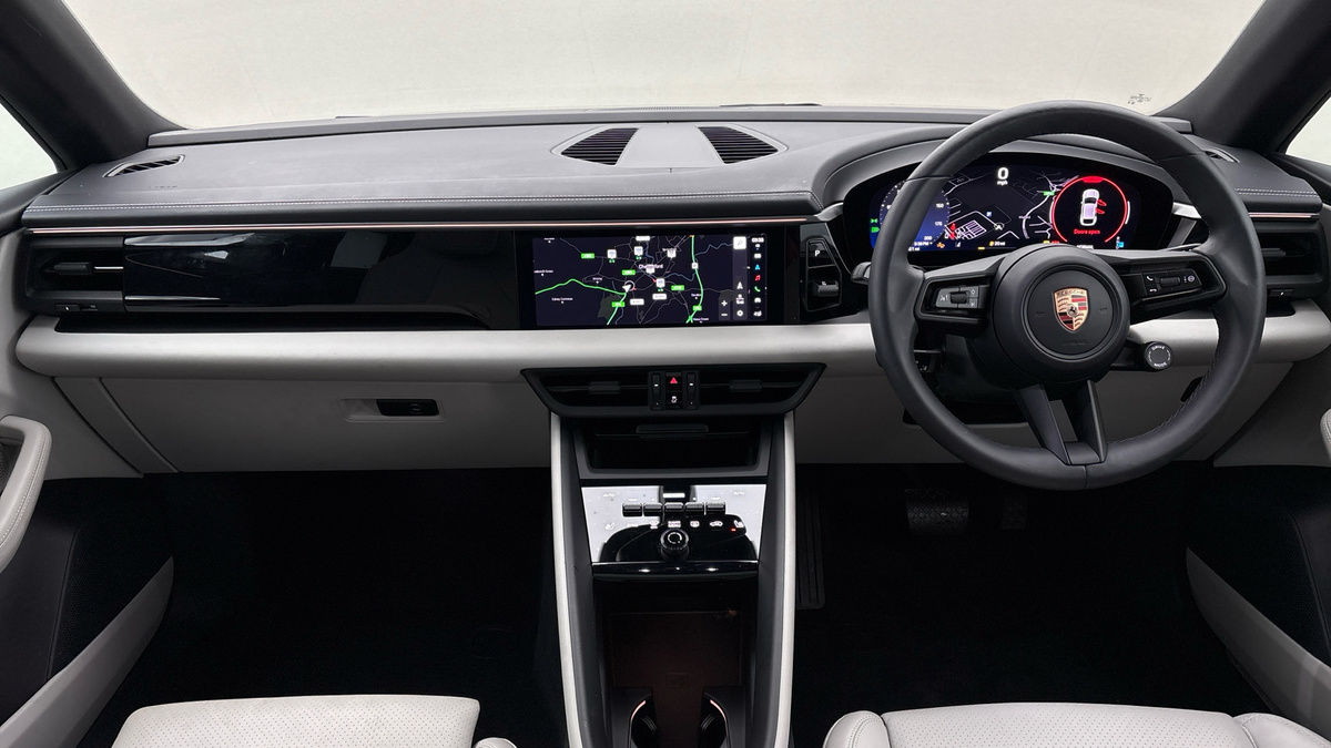 Used Porsche Macan 2025 for sale - 77065498: Photo 12