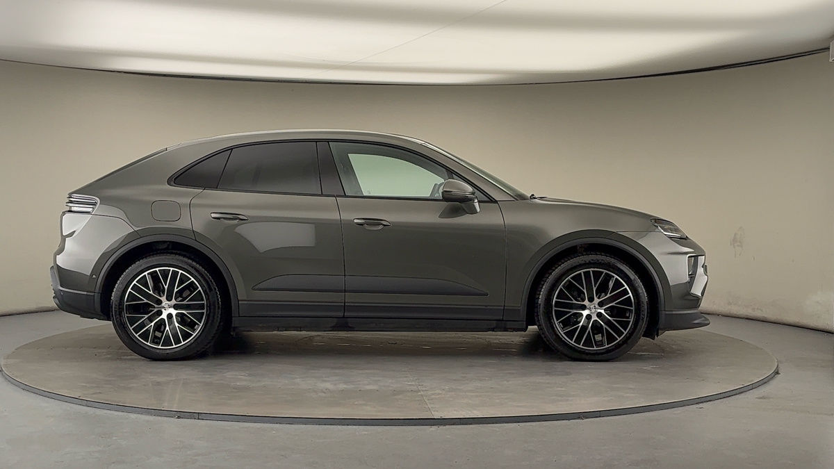 Used Porsche Macan 2025 for sale - 77065498: Photo 16