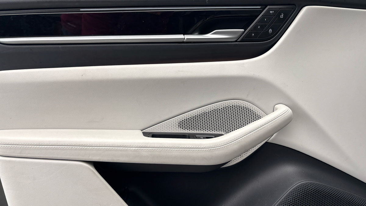 Used Porsche Macan 2025 for sale - 77065498: Photo 19