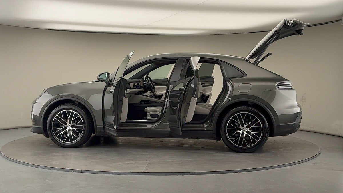 Used Porsche Macan 2025 for sale - 77065498: Photo 46