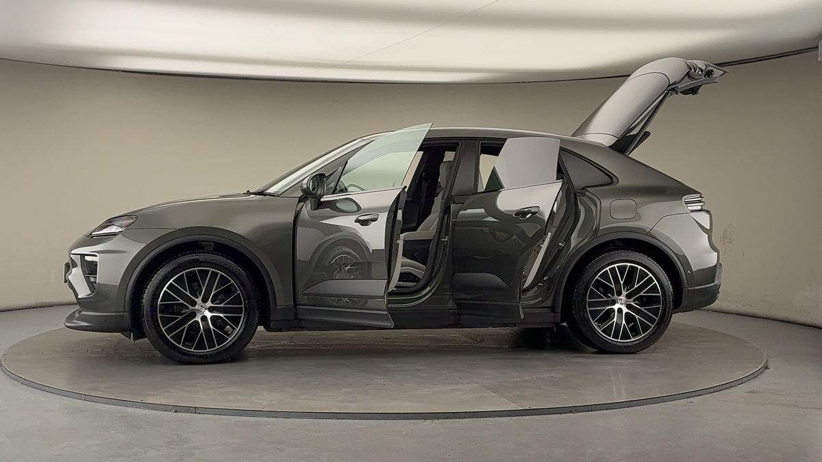 Used Porsche Macan 2025 for sale - 77065498: Photo 47