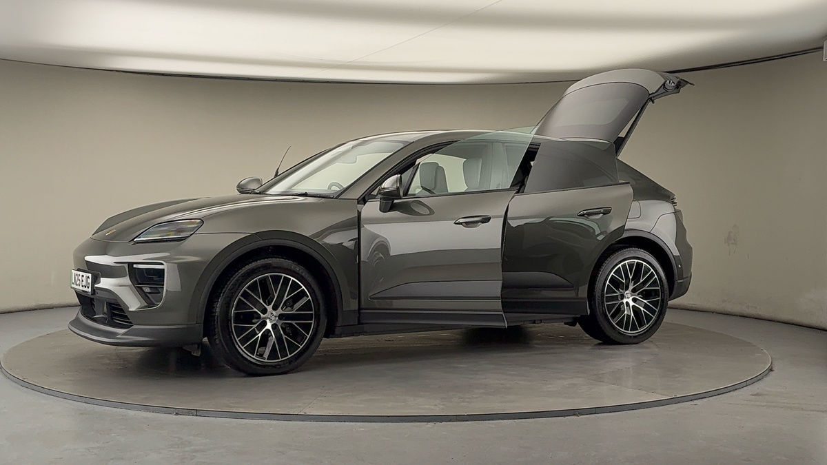 Used Porsche Macan 2025 for sale - 77065498: Photo 48