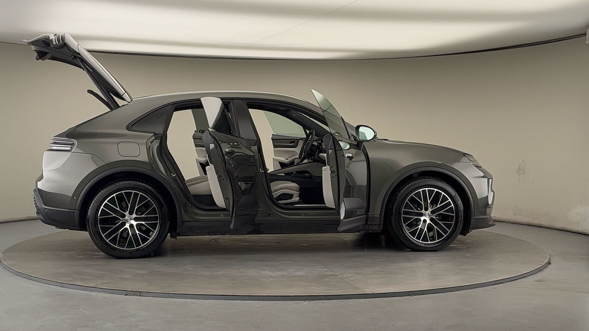 Used Porsche Macan 2025 for sale - 77065498: Photo 56