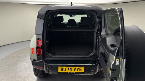 Used Land Rover Defender 110 2024 for sale - 76236452: Photo 11