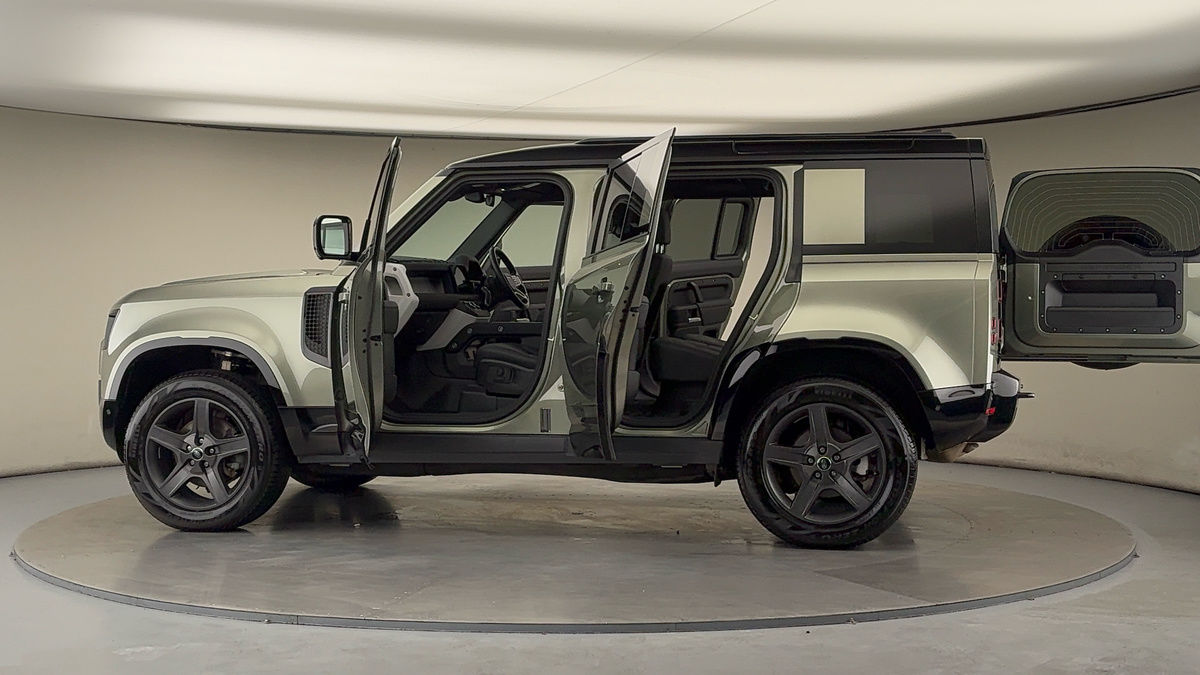 Used Land Rover Defender 110 2024 for sale - 76236452: Photo 46