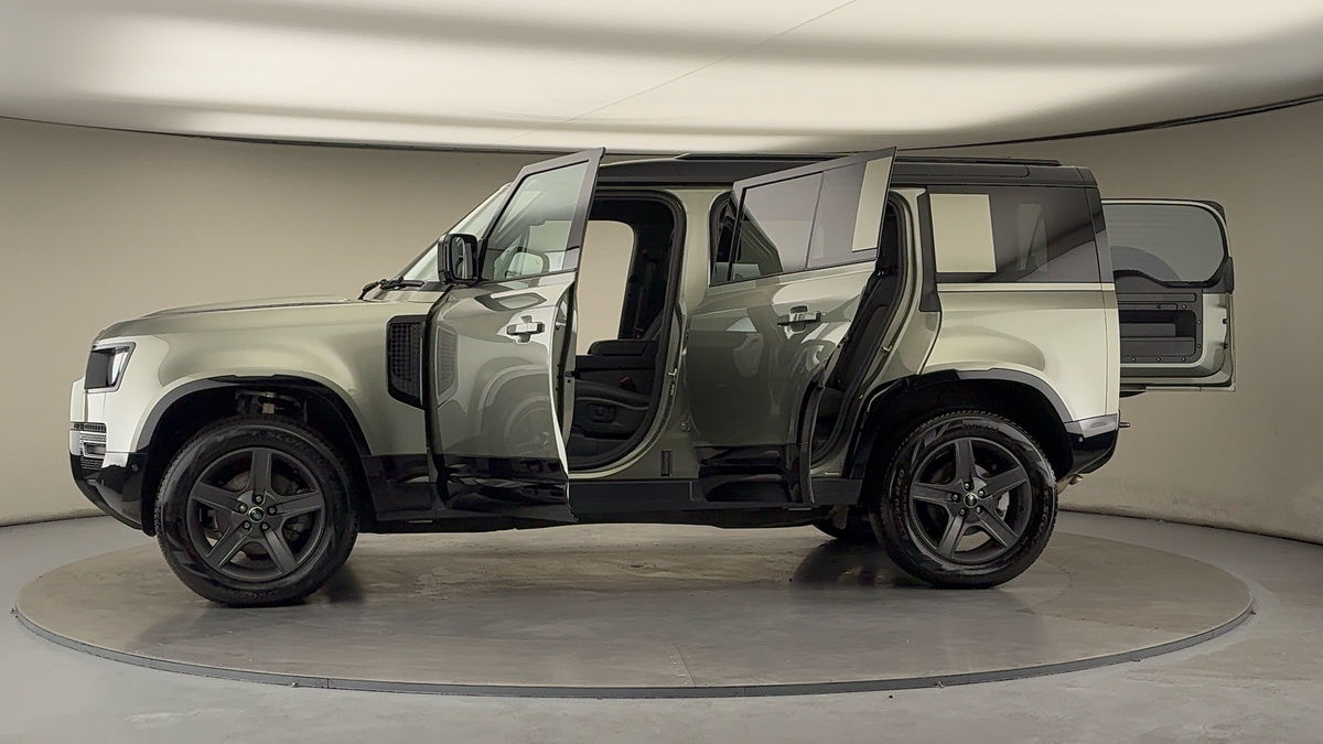 Used Land Rover Defender 110 2024 for sale - 76236452: Photo 47