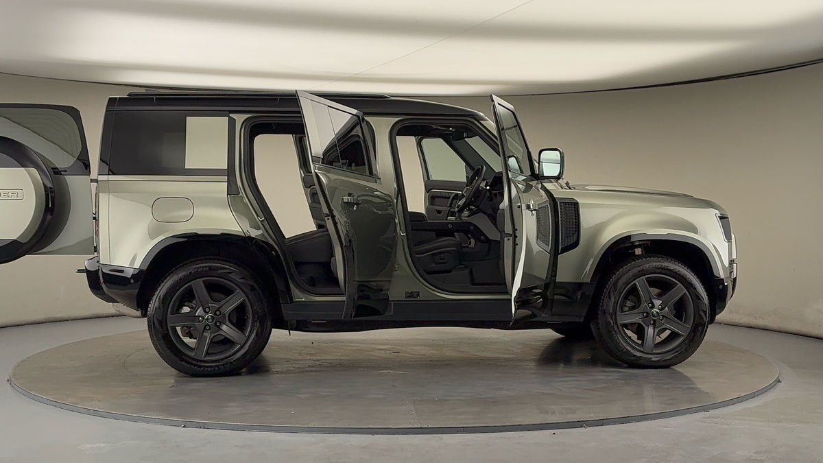 Used Land Rover Defender 110 2024 for sale - 76236452: Photo 56