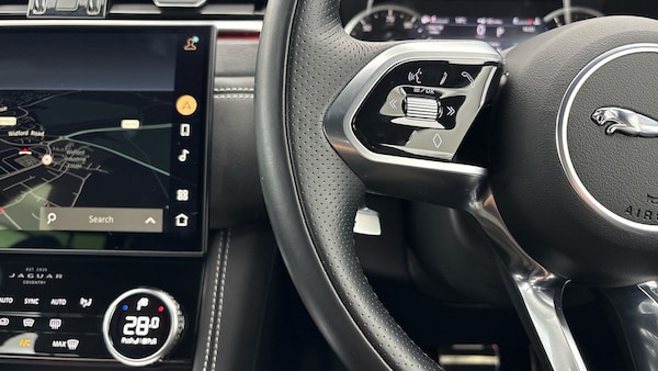Used Jaguar F-Pace 2023 for sale - 76224290: Photo 13