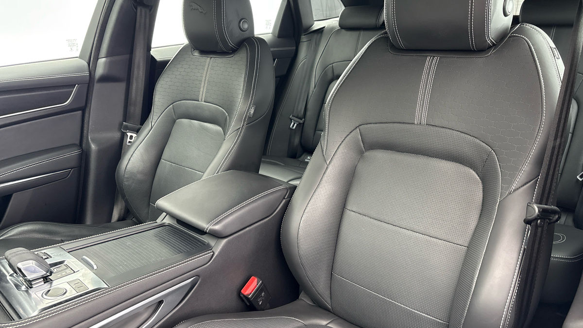 Used Jaguar F-Pace 2023 for sale - 76224290: Photo 7