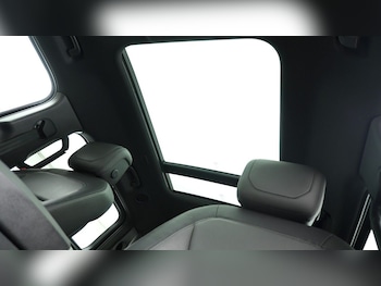 Used Land Rover Defender 130 2024 for sale - 75384919: Photo