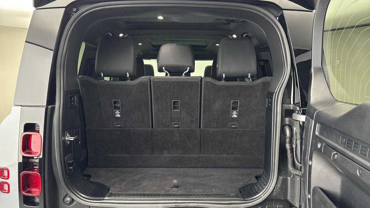 Used Land Rover Defender 130 2022 for sale - 77129245: Photo 11