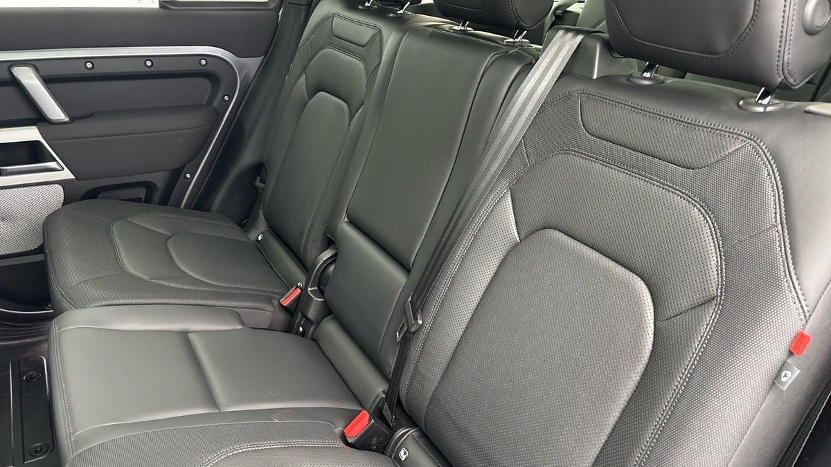 Used Land Rover Defender 130 2022 for sale - 77129245: Photo 8